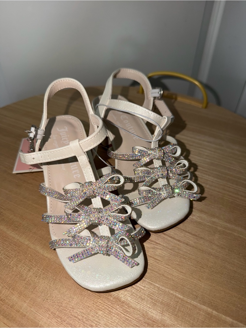 Juicy Couture White Glitter Bow Strap Girls Sandals